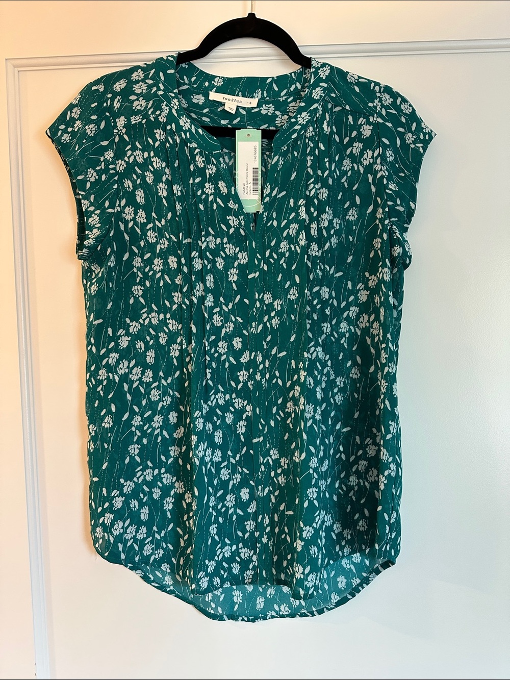 NWT StitchFix Fun2Fun Teal Floral Short-Sleeve V-Notch Blouse